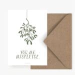 Postkaart met envelop kerstkaart 'you me misseltoe'